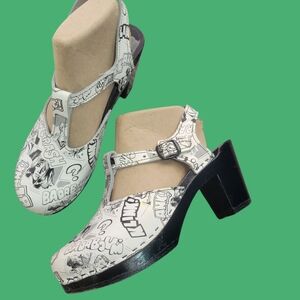 RARE DISCONTINUED HARD TO FIND Sven Comic Book Clogs 39